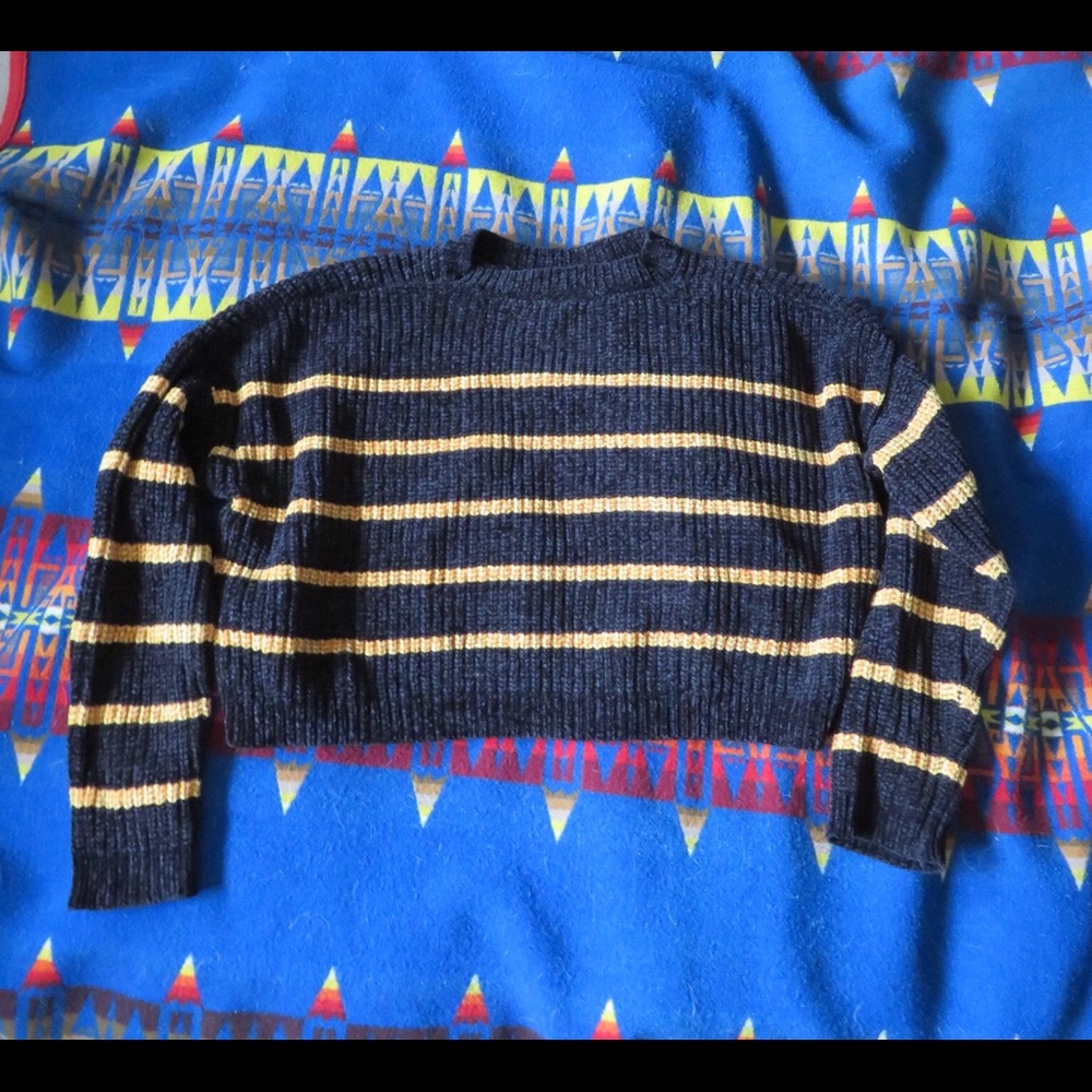 Forever 21 Cropped fuzzy sweater
